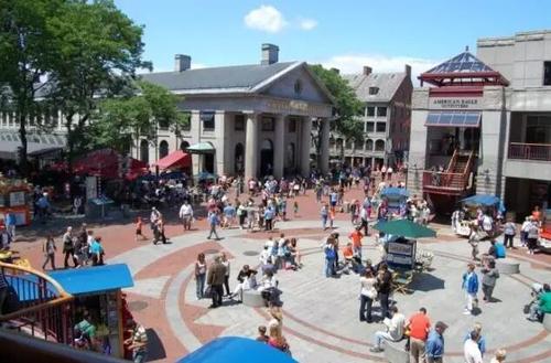 ▲图五：市民休闲好去处——昆西市场，美国波士顿。来源：Boston Geology